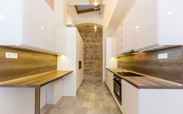 Dfive Apartments - Gold