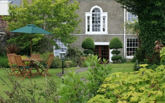 Lonsdale House Hotel