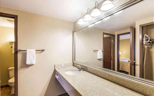 Quality Suites Milwaukee Airport