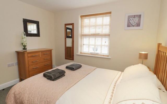 Whistle Stop Apartment