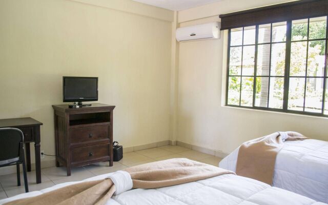 Farallones Hotel