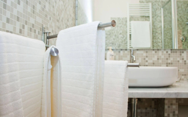Miramare Apartments & Suites