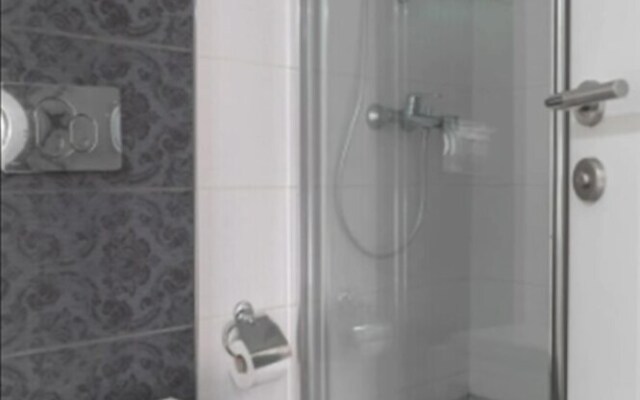 Azad Homes Elysium Resi̇dence 13