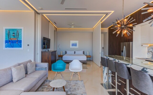 Pier 57 Penthouse 703 Romantic Zone Spectacular Ocean Views