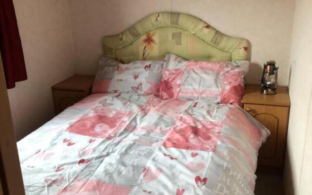 Lovely 3 bedroom 8 berth caravan in Rhyl