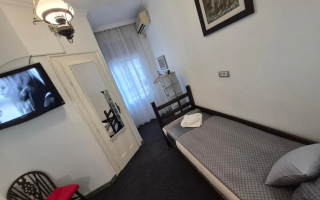 Authentic Belgrade Centre Hostel - Renovated Dec 2022