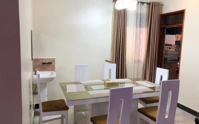 2 Bed - Sleeps 4 - Free Airport Shuttle