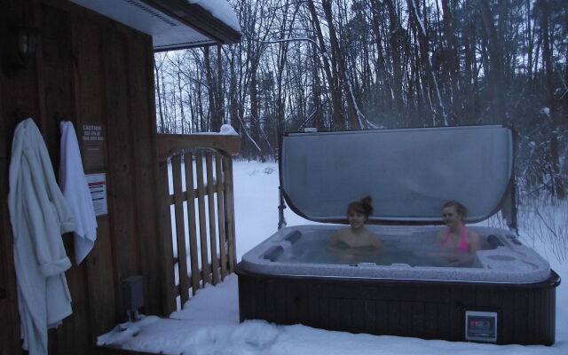 Forest Motel & Woodland Retreat