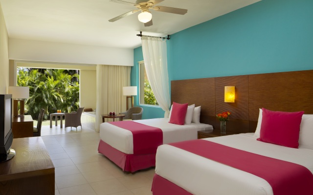 Now Larimar - Preferred Club Deluxe Pool/piscina View