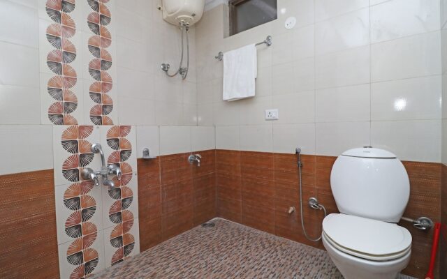 OYO 13042 Home Elegant 3BHK Picture Palace