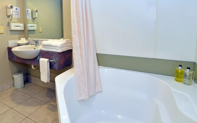 Brougham Heights Motel