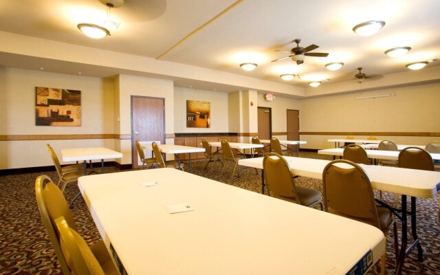 Holiday Inn Express & Suites Kingsville by IHG