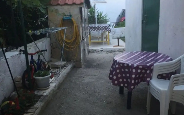 Apartments Roko - Economy One Bedroom Apartment With Shared Terrace