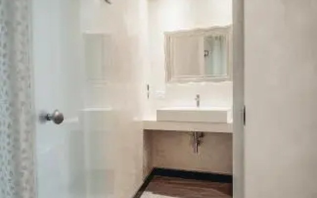 Arena Easy Suites Guesthouse