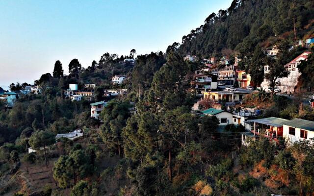 Hotel Avlokan - Near Kainchi Dham Mandir