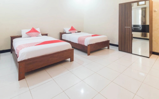 OYO 1688 Collin Beach Hotel