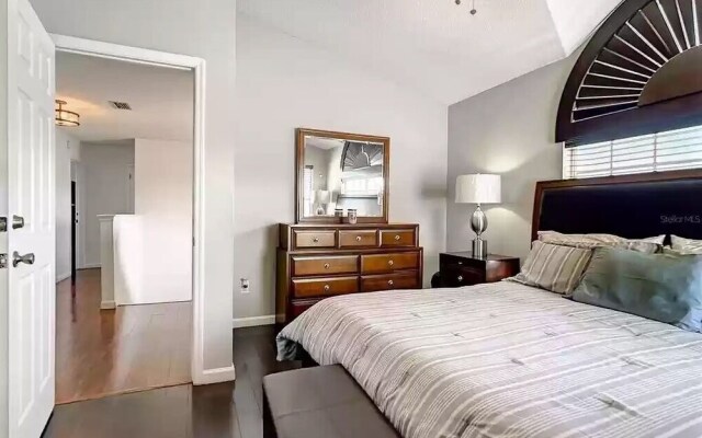 Windwood Villa 4 Bedroom Home by RedAwning