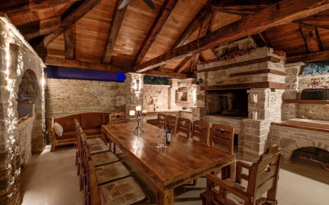 Villa in Murter With Pool