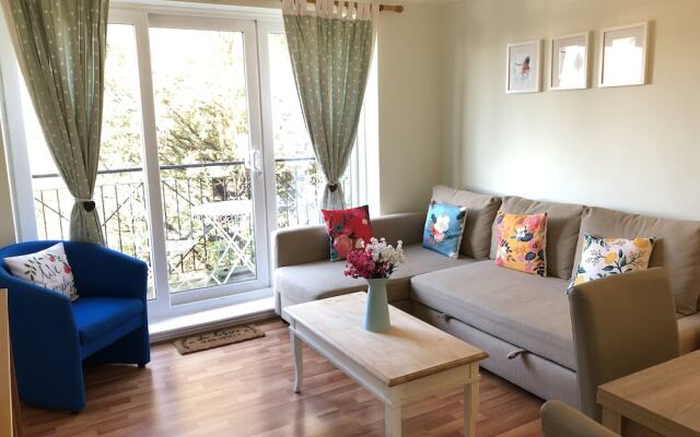 Apple Perch 2BR Flat-Free Parking