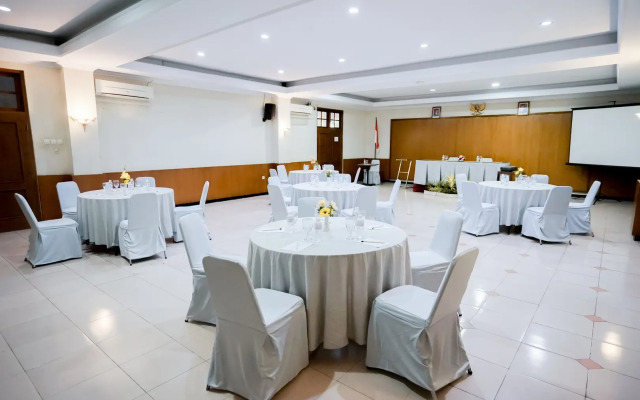 Cakra Kembang Hotel