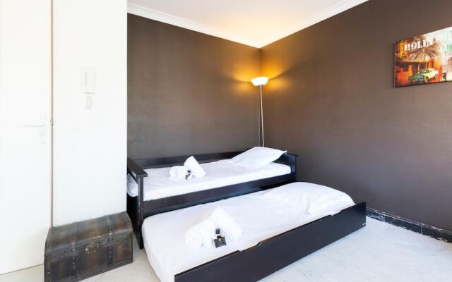 Cute beachfront apartment in the district of Salis, Antibes