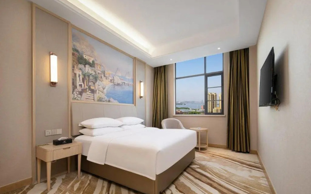 Vienna International Hotel (Wuhan Miaoshan Institute of Technology)