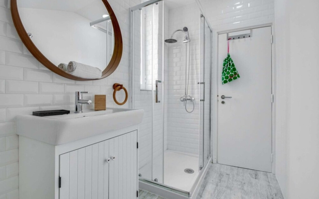 1 Bedroom Top Floor Apartment W Terrace & River View