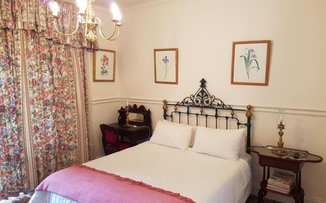 Sherwood's Country House