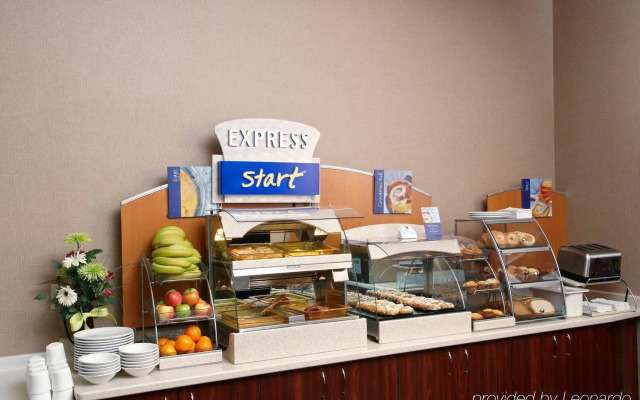 Holiday Inn Express Hotel & Suites Downtown Minneapolis by IHG