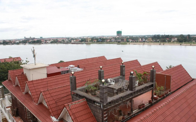 Lux Riverside Hotel & Apartment