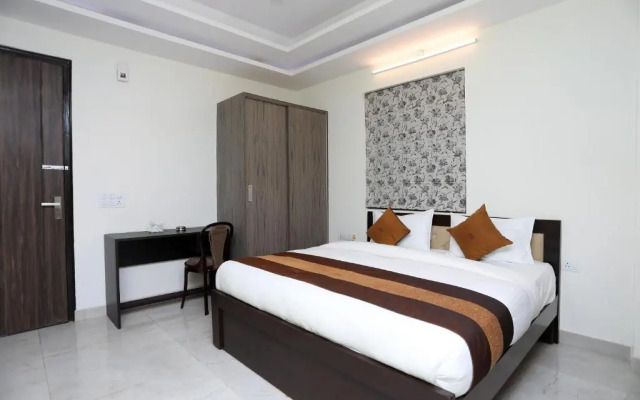OYO 10581 DLF Phase 3