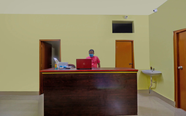 OYO 76211 Honey Regency