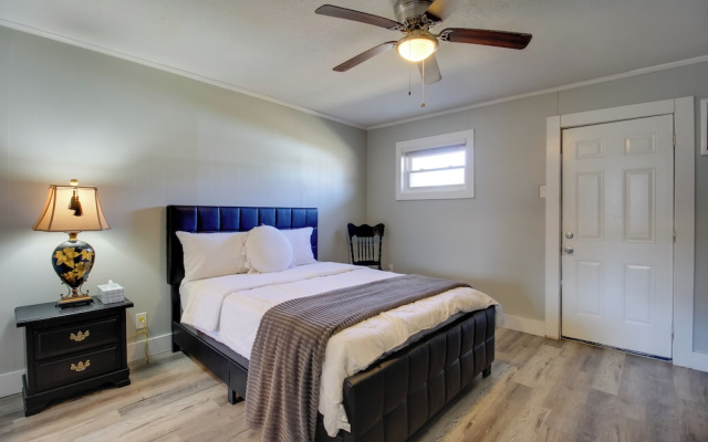 Huntsville Studio w/ Workspace Near Downtown