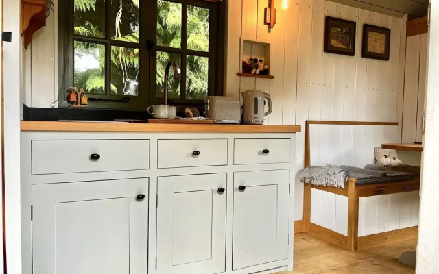 The Crooked Gate - Luxury Romantic Getaway