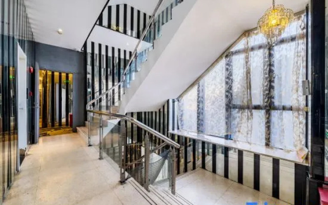 Burton Hotel (Shanghai Songjiang Jiuting Subway Station Branch)