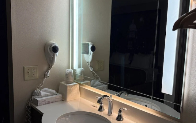Dodgeville inn and suites