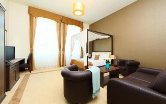 Ipoly Residence - Executive Hotel Suites