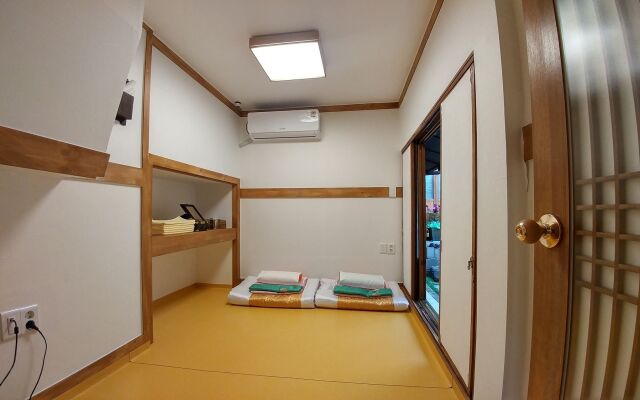 So Hyeon Dang Hanok Guesthouse