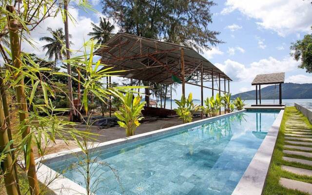 Beach Front Boutique Villa by Holiplanet