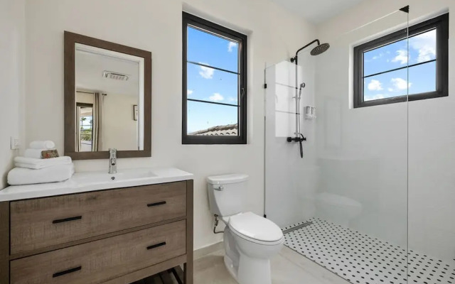 NEW Walk 2 Beach - 5BR Bonusroom w Pool Office