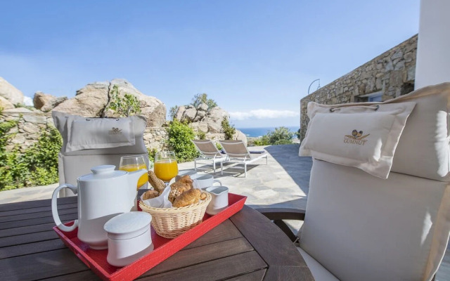 Mykonos Psarrou villa for 18 persons by VillaRentalsgr