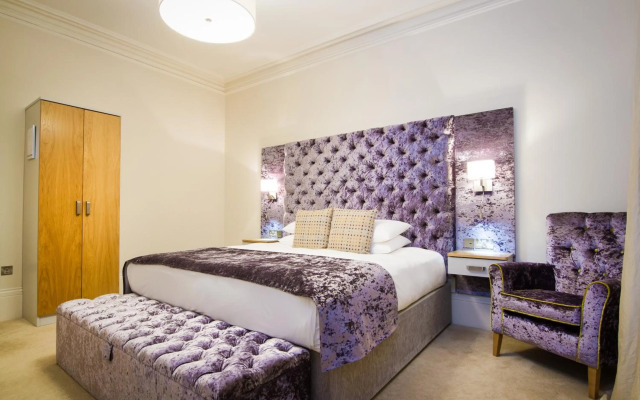 White Hart Hotel & Apartments
