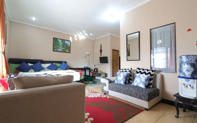 Lembur Incu Syariah Villa by ZUZU