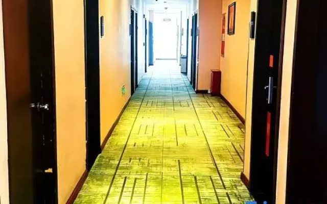 Mifang Hotel (Urumqi Miquan No.1 Middle School)