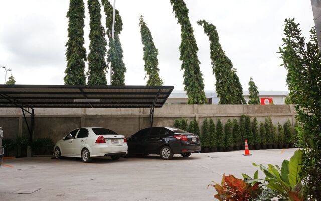 B-Black Hotel Chonburi