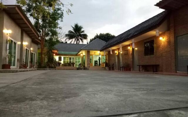 Maesai Holic Lodge