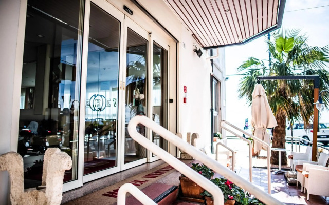 Hotel West End