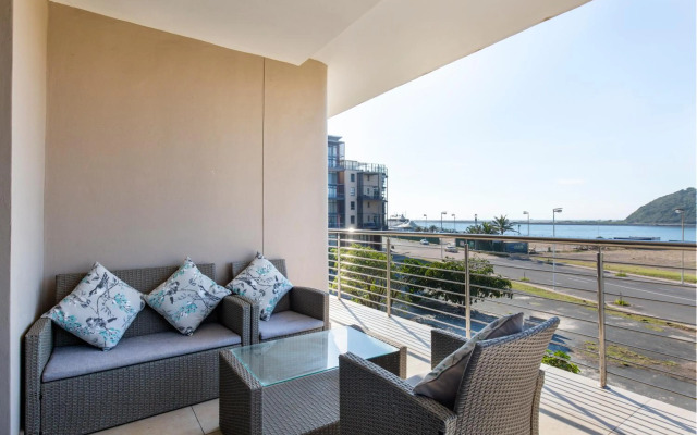 uSHAKA WATERFRONT - SPACIOUS SUBLIME STUNNER