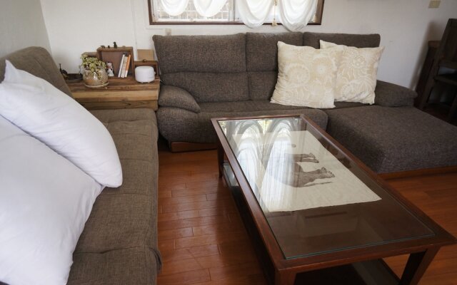 Tiny guest house mametora