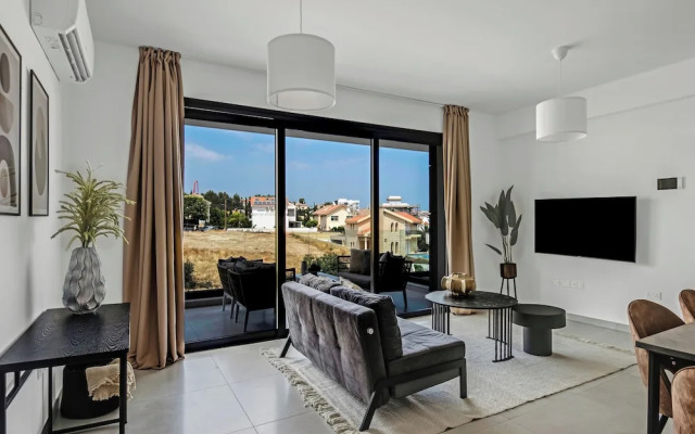 Sanders Elgio - Delightful 2-bdr Apt With Balcony